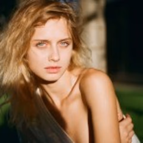 Amelie Lou